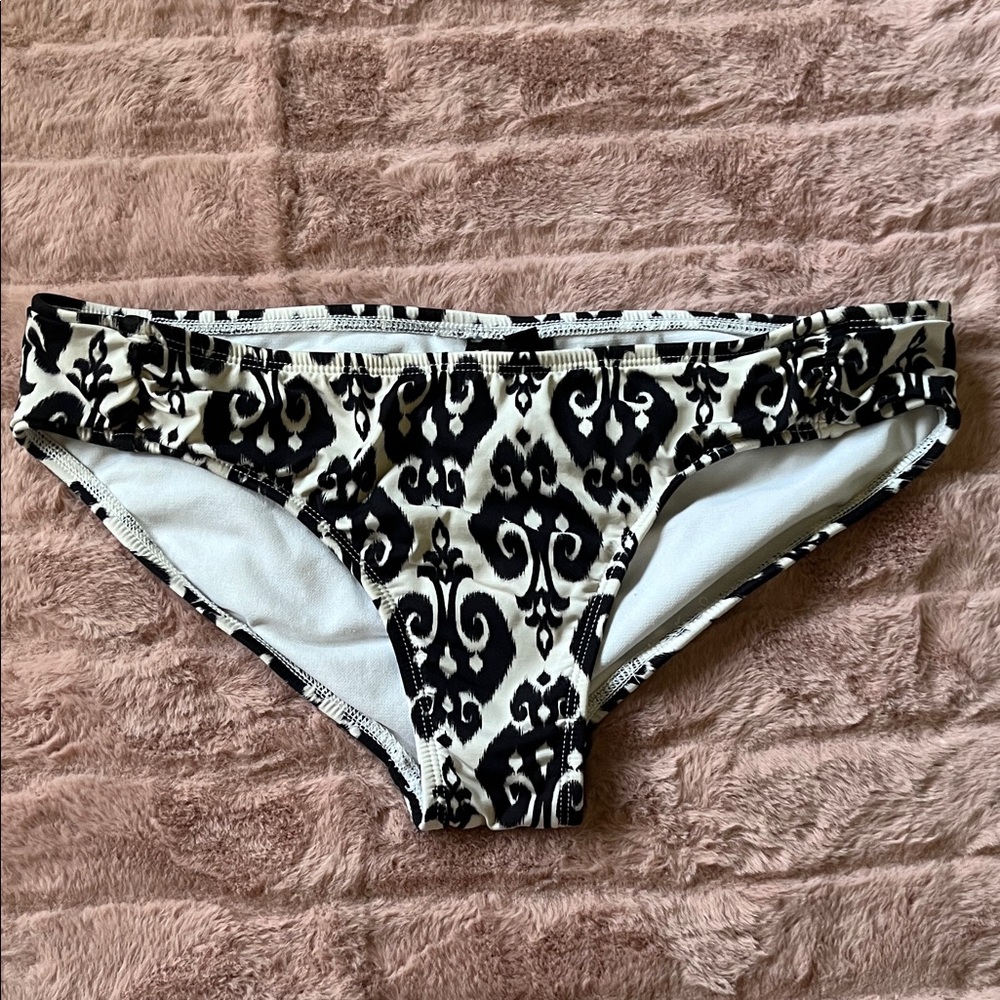 White House Black Market Black and White Bikini Bottom size S